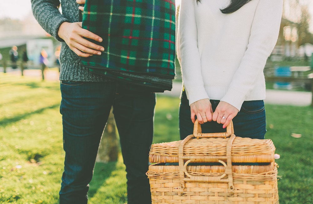 Date nights can be so much fun, but they can also be so expensive! Even just dinner and a movie can put a dent in your budget. So why not try these budget friendly date night ideas that are tons of fun, without the huge price tag.