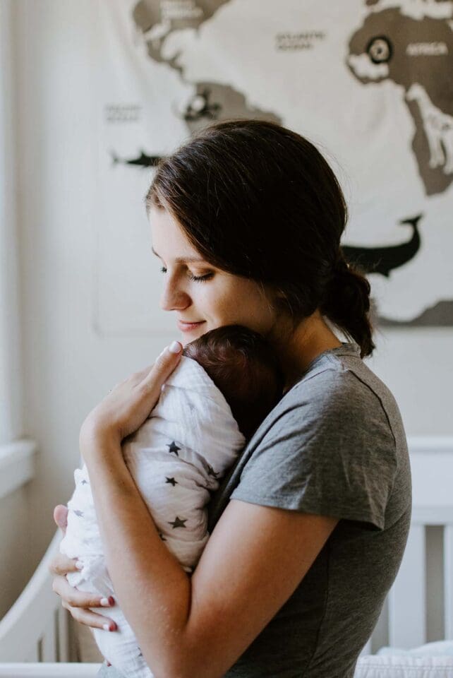 14 Things You Can Do To Help The Mother Of A Newborn - Project Hot Mess