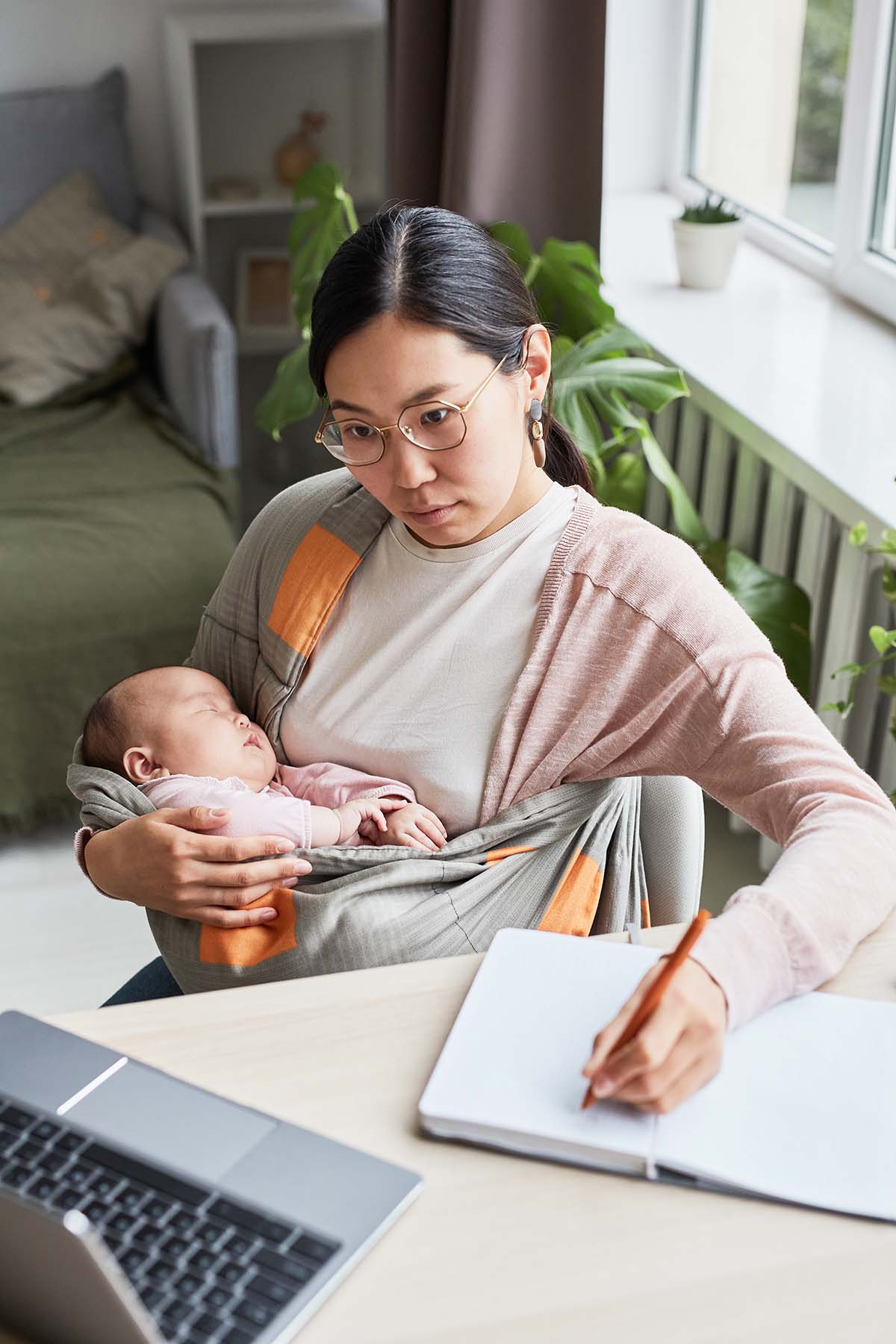 It can be difficult to decide whether or not to return to work after having a baby. As a working mother, I guarantee you've heard these things said to you! They are not helpful and you don't need to hear them. Build each other up as mothers instead of tearing each other down.