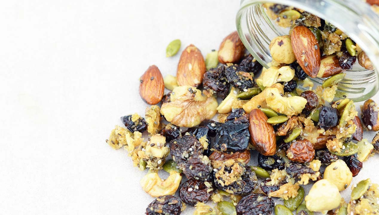 If I don't have a healthy snack on hand I'll start eating everything in sight, which is why this easy healthy homemade granola recipe hits the spot. Yum!