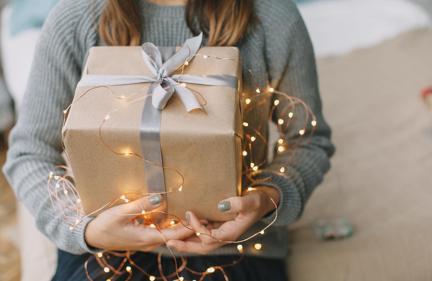 The holiday season can easily get out of hand and over the top but it doesn't have to be like that. Stick with the minimalist's guide to the holiday season to to keep your minimalist efforts in check.