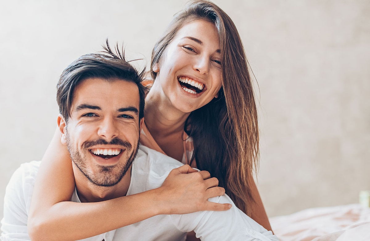 You don't get a stronger marriage without taking intentional action, so try these 7 daily ideas to help you create a strong and happy marriage today.