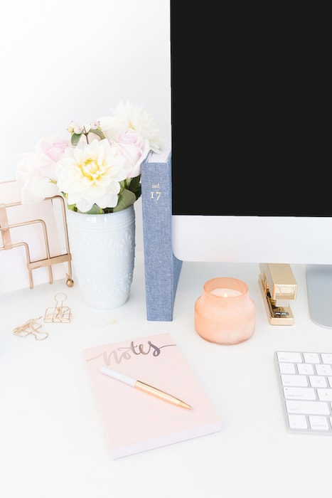 Everyone wishes they could be a little more organized, so why not take organization tips from the 'experts'? Here are 7 habits of highly organized people that you can add to your day.