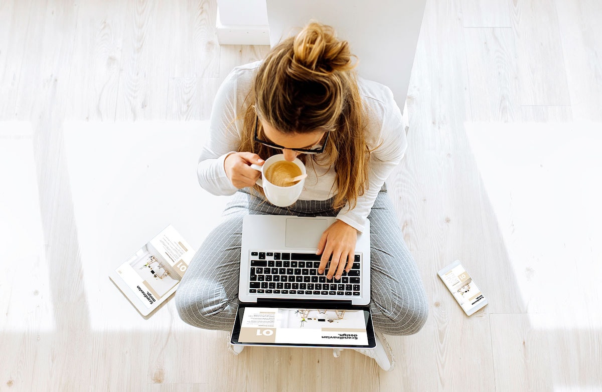 Have you ever considered working from home? Whether you start your own business, go freelance or work your office job at home, there are some serious perks of working from home and skipping the office!