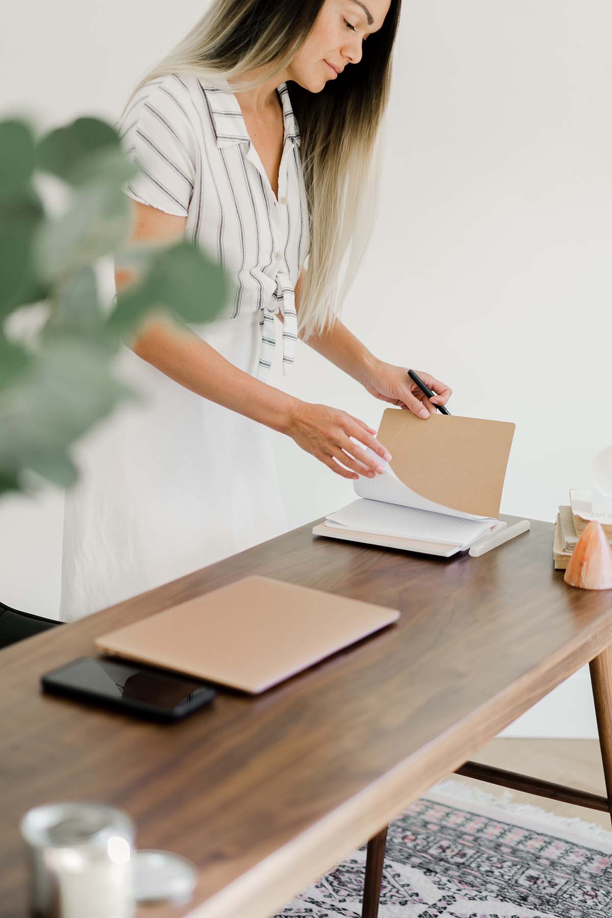 Feeling disorganized in your day? You're not the only one! Here's 3 super simple ways you can be more organized in your day, get more done, and feel less overwhelmed. 