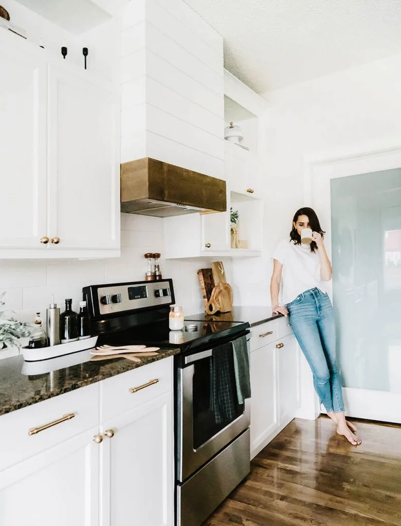 Your kitchen can be a place that stores so much clutter without you even realising it! Get on top of the chaos with these 9 things you can declutter from your kitchen today. 