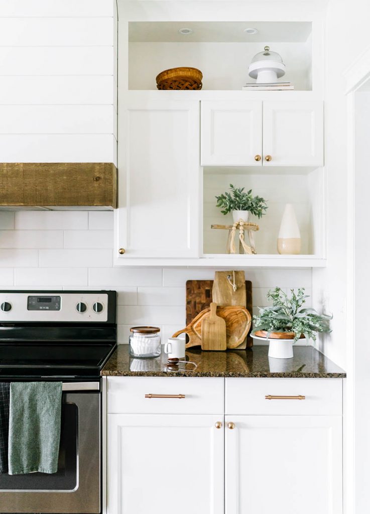 Your kitchen can be a place that stores so much clutter without you even realising it! Get on top of the chaos with these 9 things you can declutter from your kitchen today. 