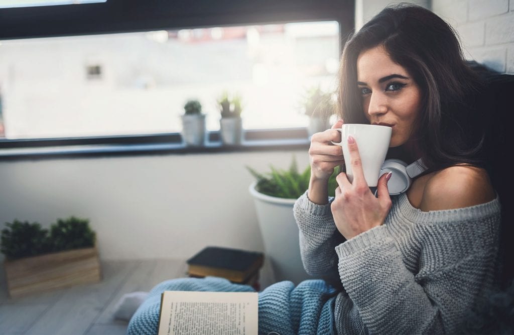 Are you looking for ways to be more productive? You may have heard that waking up early makes you more productive. Well I'm here to tell you that might not be exactly true, and you may be more productive when you don't make yourself get up earlier!