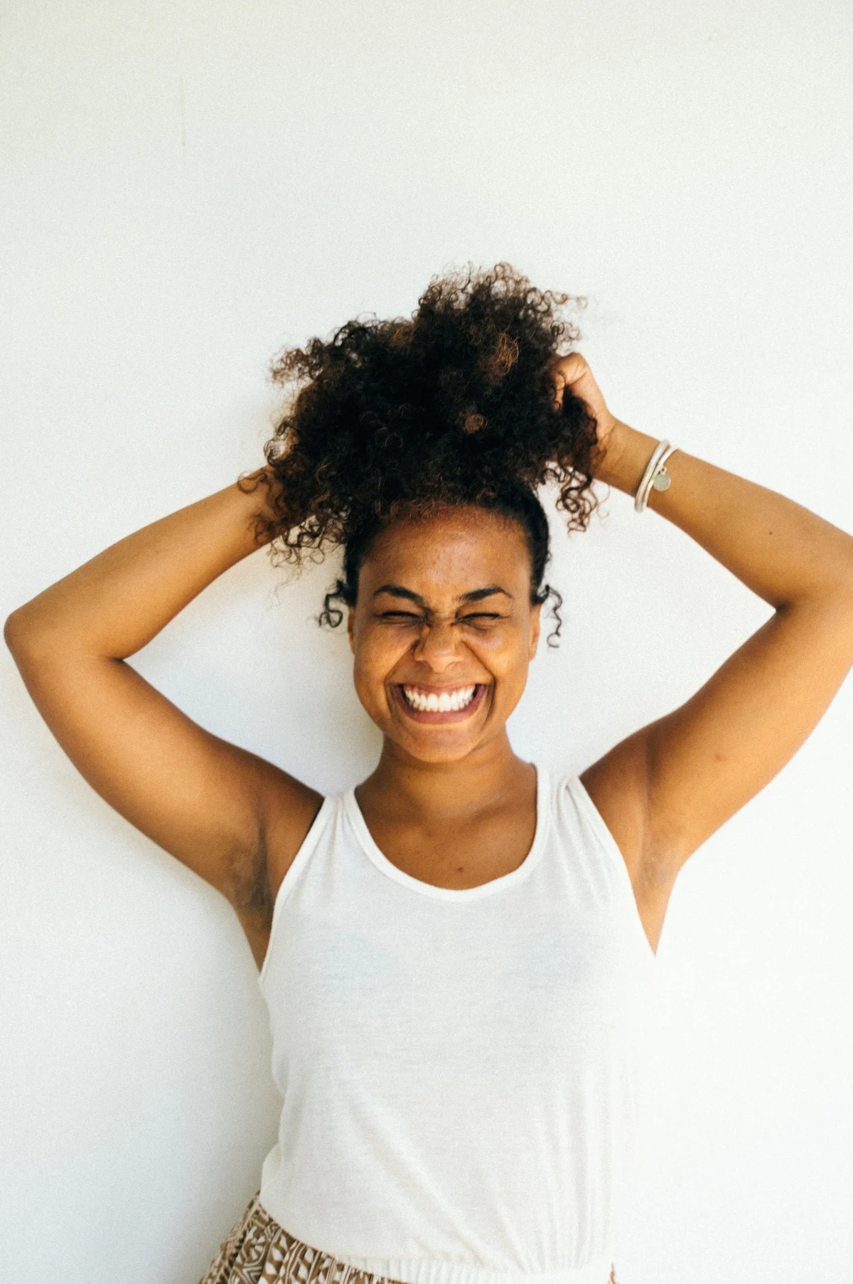 What does it truly mean to be a confident woman? Not a woman that just looks confident on the outside, but one that is actually confident on the inside. Here are 15 signs of a truly confident woman that you can adopt today.