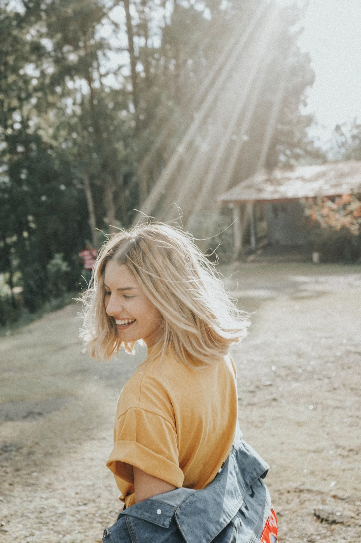 What does it truly mean to be a confident woman? Not a woman that just looks confident on the outside, but one that is actually confident on the inside. Here are 15 signs of a truly confident woman that you can adopt today.