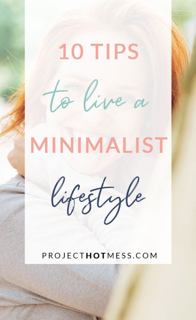 Do you want to begin living a minimalist lifestyle but don't know where to begin? Do you feel overwhelmed and scared you may need to throw out all your favorite things? Minimalist living doesn't have to be that complicated! Here are 10 tips to live a minimalist lifestyle.
