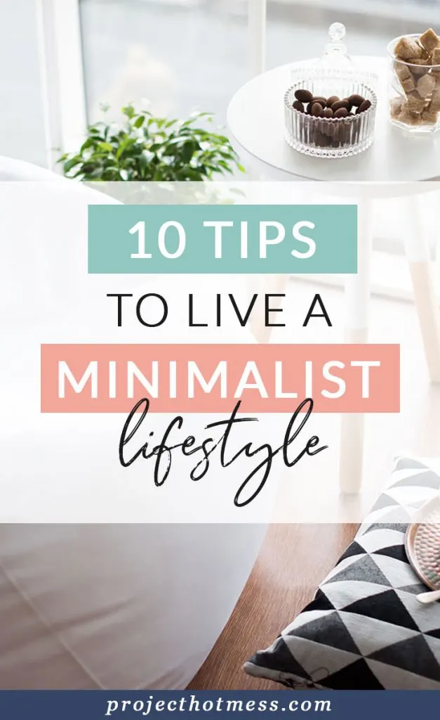 Do you want to begin living a minimalist lifestyle but don't know where to begin? Do you feel overwhelmed and scared you may need to throw out all your favorite things? Minimalist living doesn't have to be that complicated! Here are 10 tips to live a minimalist lifestyle.