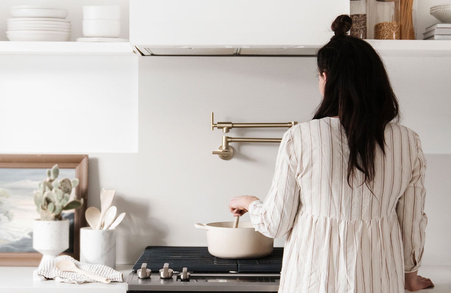 Do you ever open that drawer in your kitchen and realize just how unorganized it's become. The kitchen is the heart of the home and can easily get out of order. Here are some tips on how to quickly organize your kitchen and keep it tidy and functional for you and your family!
