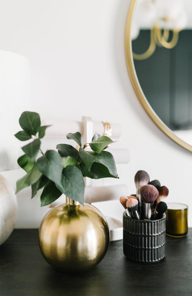 Whether you're working towards a minimalist lifestyle or just feel like you have too much stuff, here are 15 simple tips for a clutter-free home.