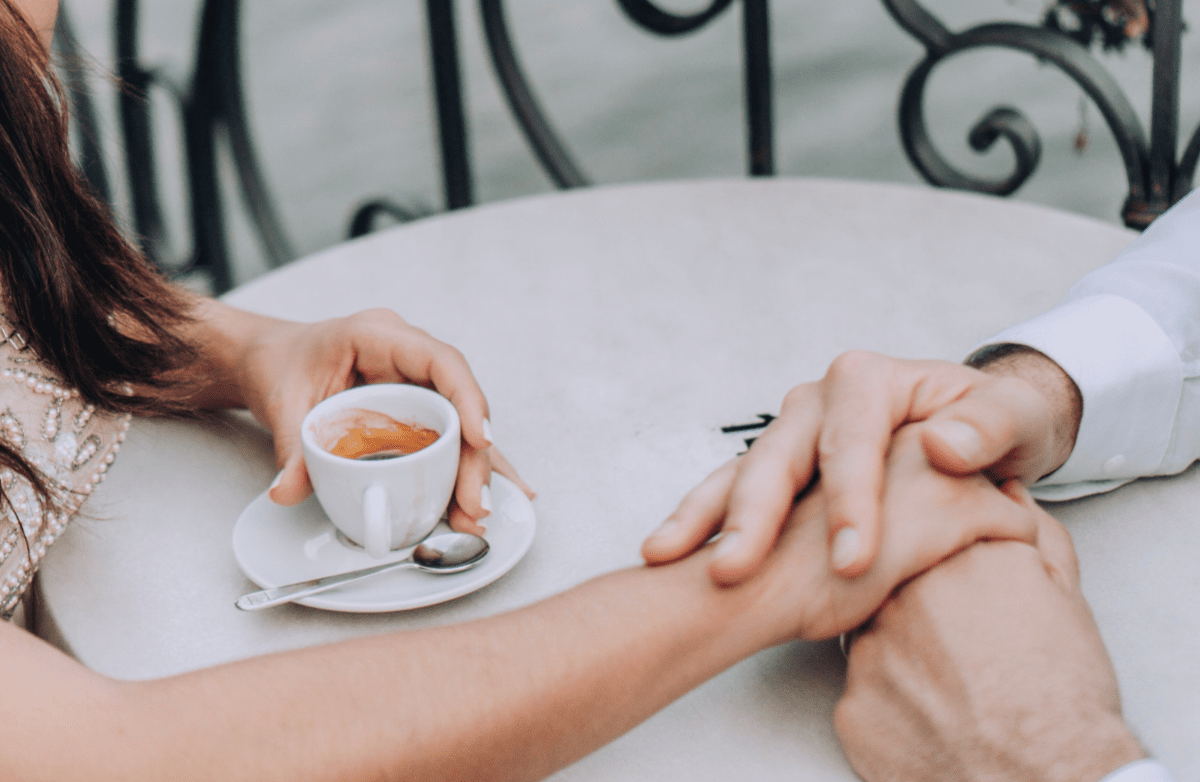 Journaling for couples and journaling together as a couple, can be an especially powerful tool for communication and connection. Here is how to start a couples journal and prompts you can use.